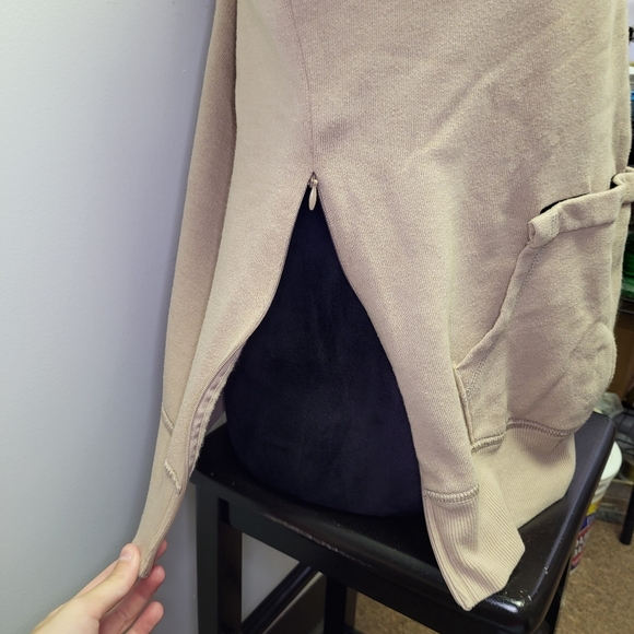Tan hoody with velcro pouch size medium - Picture 5 of 5